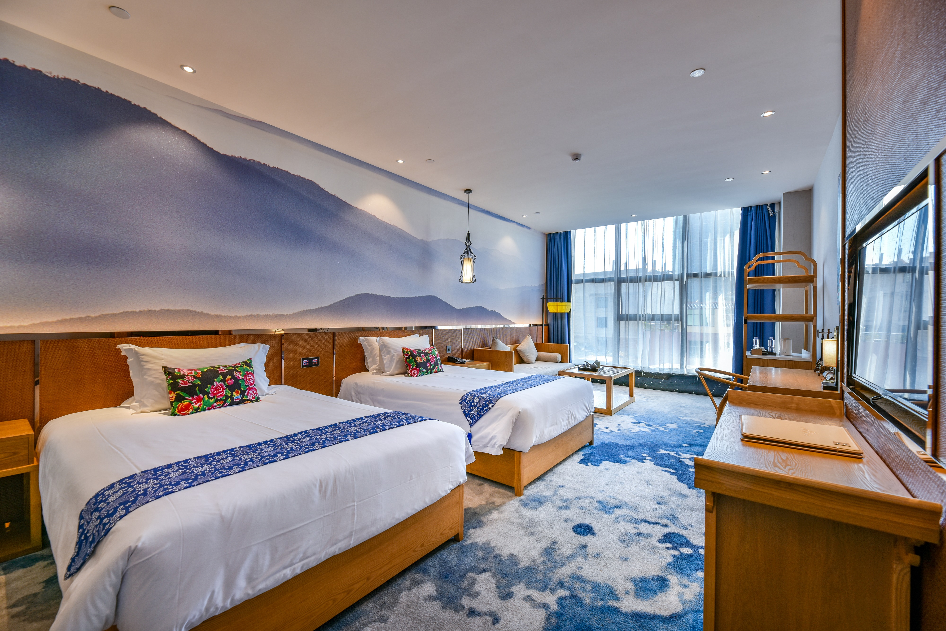 豪华双床房-恒温热水-中央空调-全景落地窗