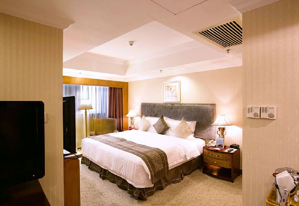 Crowne Plaza QingdaoCrowne Plaza Deluxe Room
