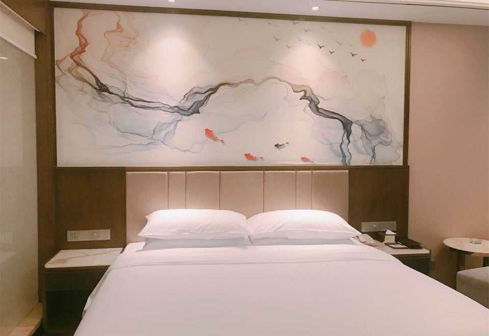 Venus Royal Hotel (Nanning High-speed East Railway Station)Deluxe Double Bed Room (High-Rise Night View Of Yong City + Comfortable Sleep Room)