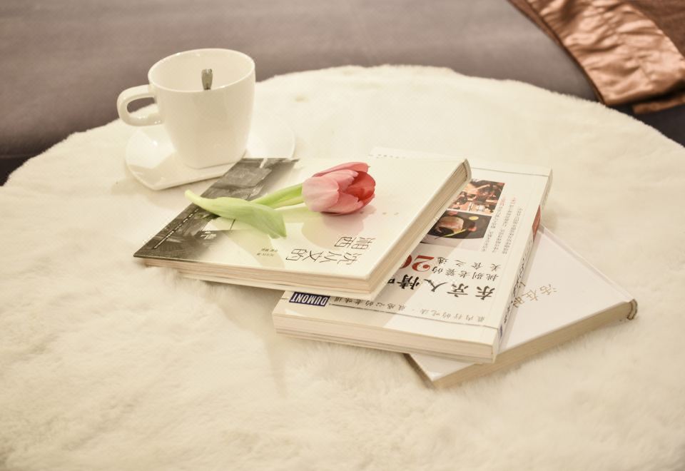 雅致大床房（观景可开落地窗+超大电视）