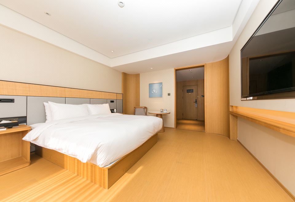 高级大床房（手机投屏）