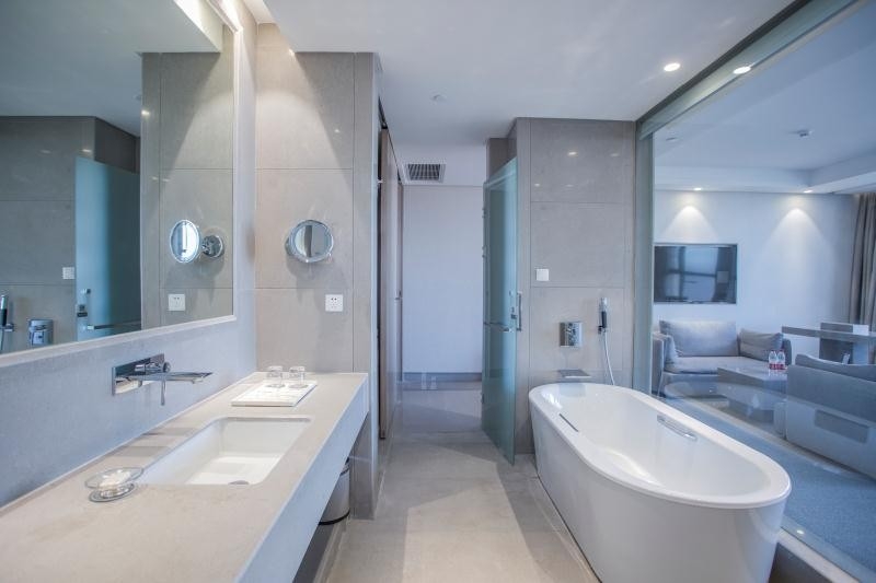 Sylvia Hotel行政城景大床房（地暖）