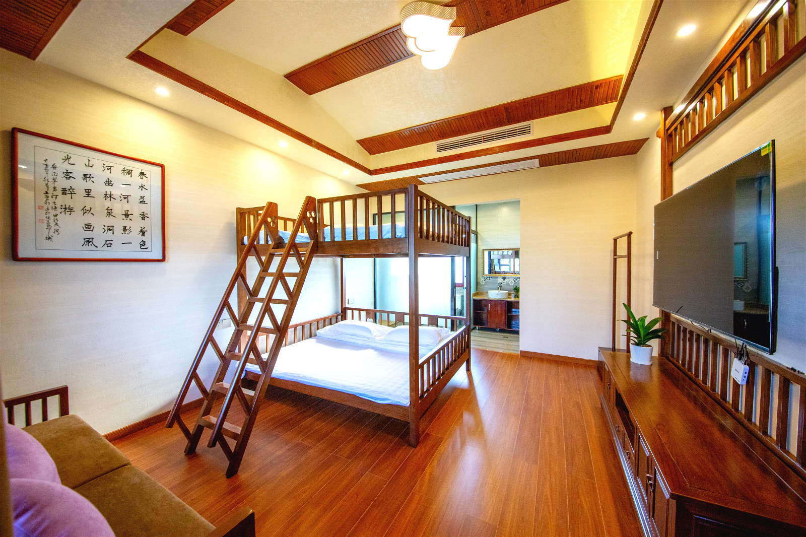 土家滴水床带浴缸、厨房、棋牌豪华大套房