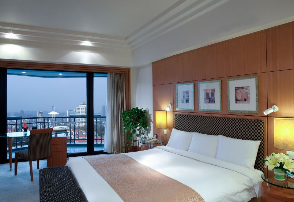 主楼园景豪华大床间