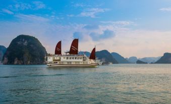 Golden Lotus Garden Cruise Ha Long Bay