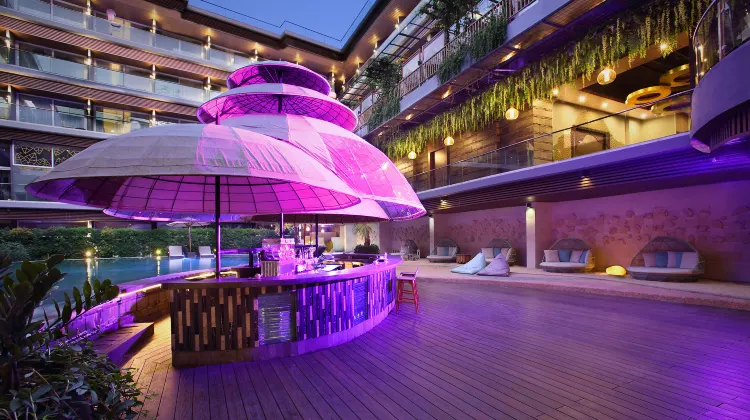 The Crystal Luxury Bay Resort Nusa Dua 外観