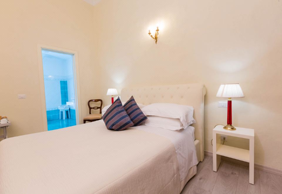 保利纳双人床房