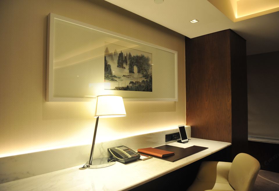 豪华城景大床房