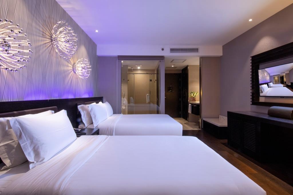 家庭房（电视投屏+小冰箱）