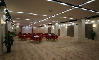 Light Stay·Yuexiang Hotel (Tianjin Meijiang Convention and Exhibition Center)