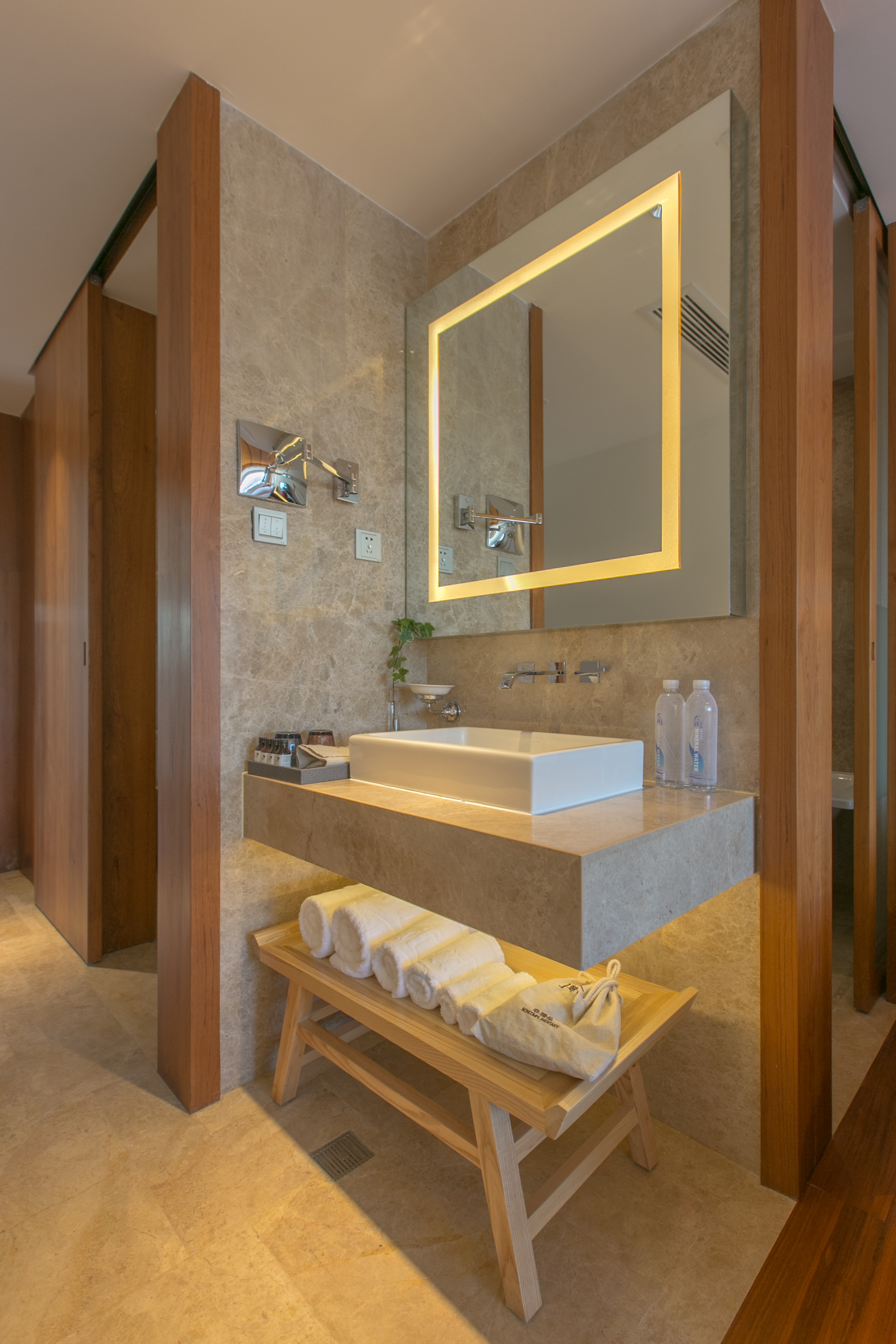 听风·花园豪华双床房【KOHLER衞浴 / 舒享深泡浴缸 / 裸感鹅绒被 / 丝涟深睡床垫 / 日本KELIF洗护 / MINI吧 畅饮】