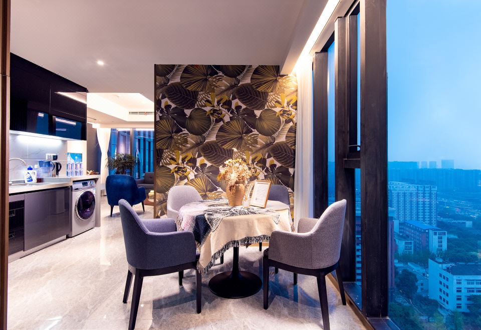 尊享雙臥套房（洗衣機+熨衣設備+咖 啡機）