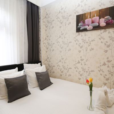 Small Double Room with Private Bath With window Budget Hotel Flipper Amsterdam Promo Code