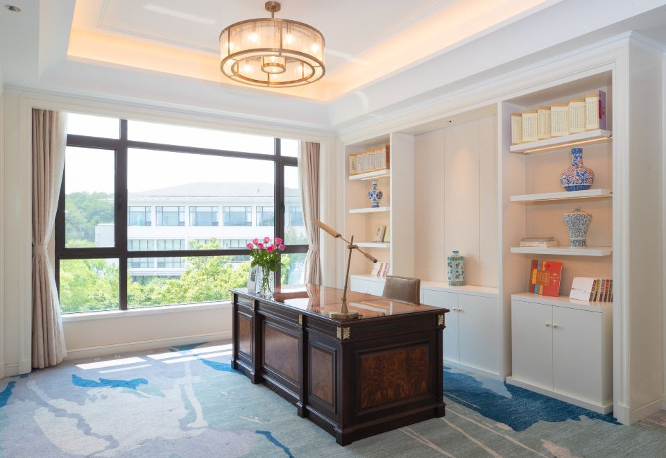 鐘山樓·鐘山套房 -飽覽湖光山色