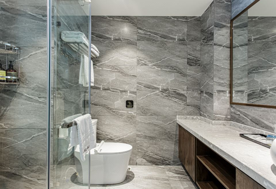 轻奢阔景大床房