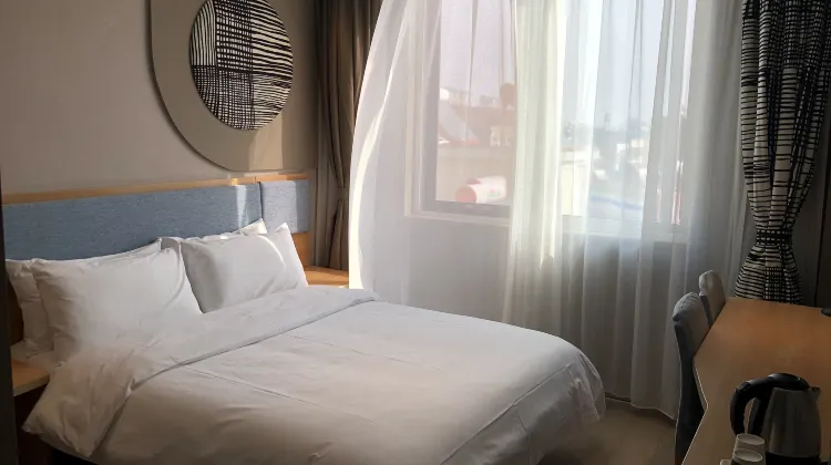 Home Inn (Donghai Niushan North Road Shuijingcheng Pedestrian Street) 部屋