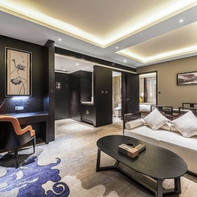 東谷套房（零壓床墊+零壓枕+小冰箱+飲料+智能馬桶+雨淋頂噴+雙衛） 麗呈東谷飯店（成都天府廣場店）優惠