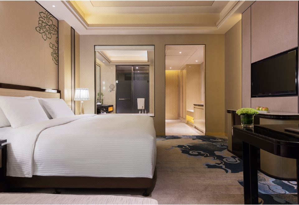 高级豪华河景大床房