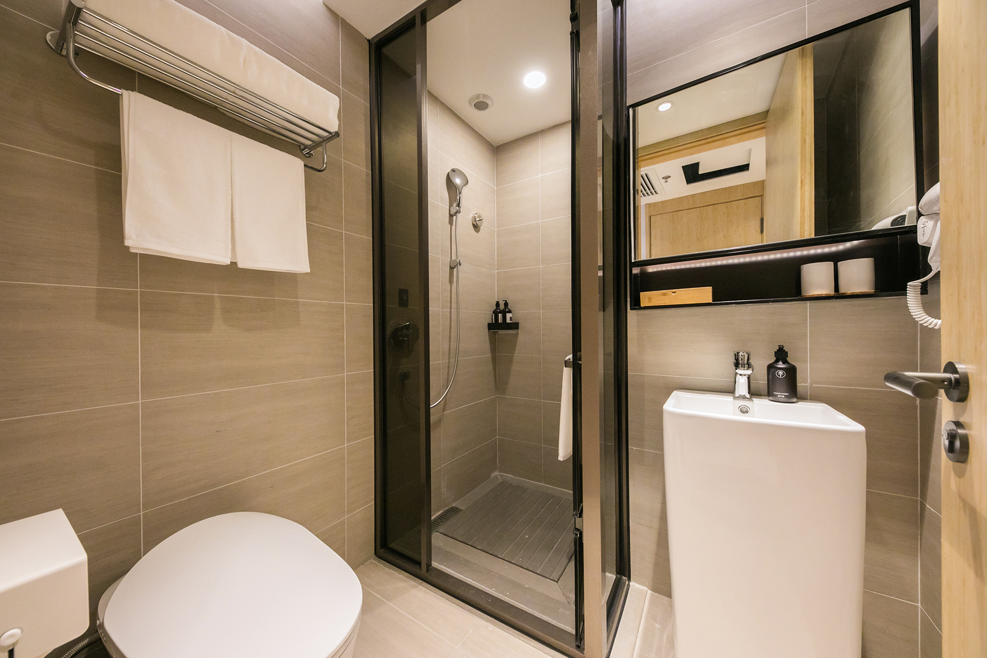 舒压高级大床房（65寸投屏电视+记忆枕+舒压床垫）