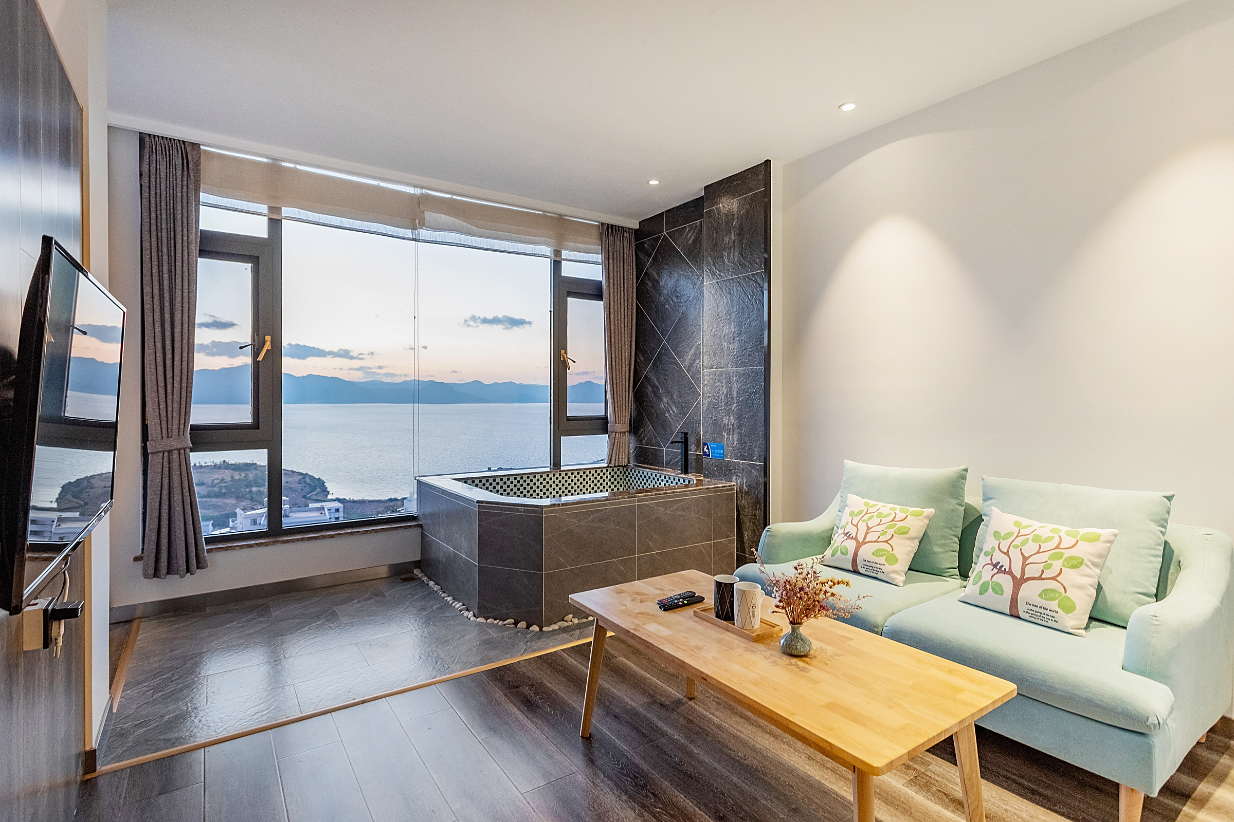 既见·全湖景泡池家庭套房+星空玻璃顶+帐篷