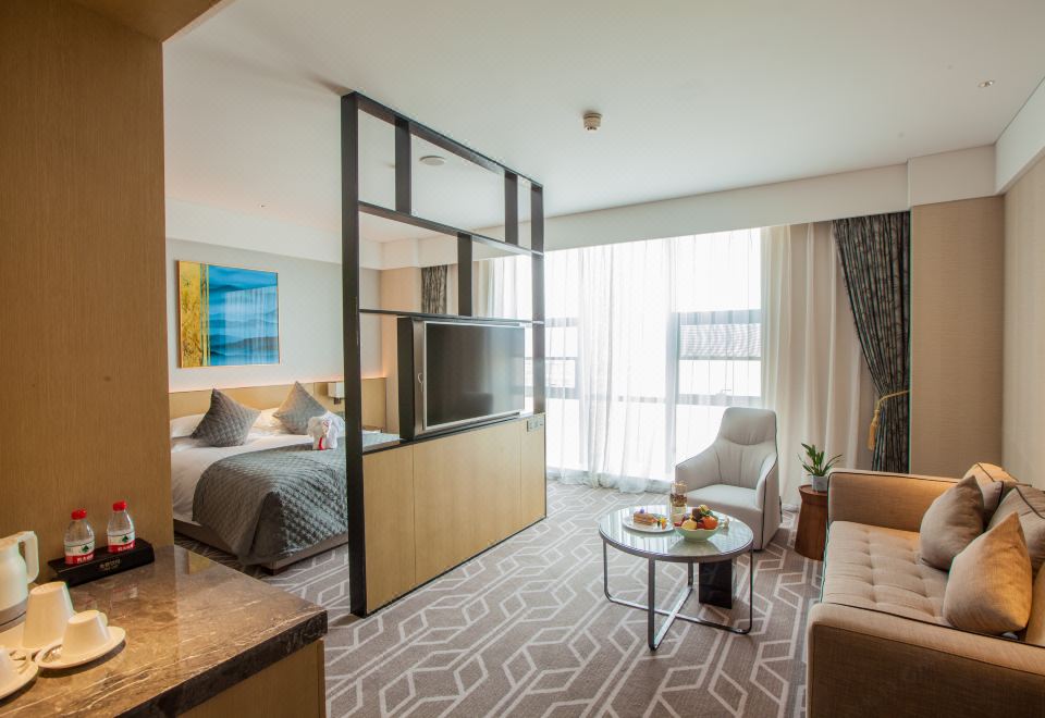 行政大床房（水系花园景观+80支贡缎床品+金可儿床垫）