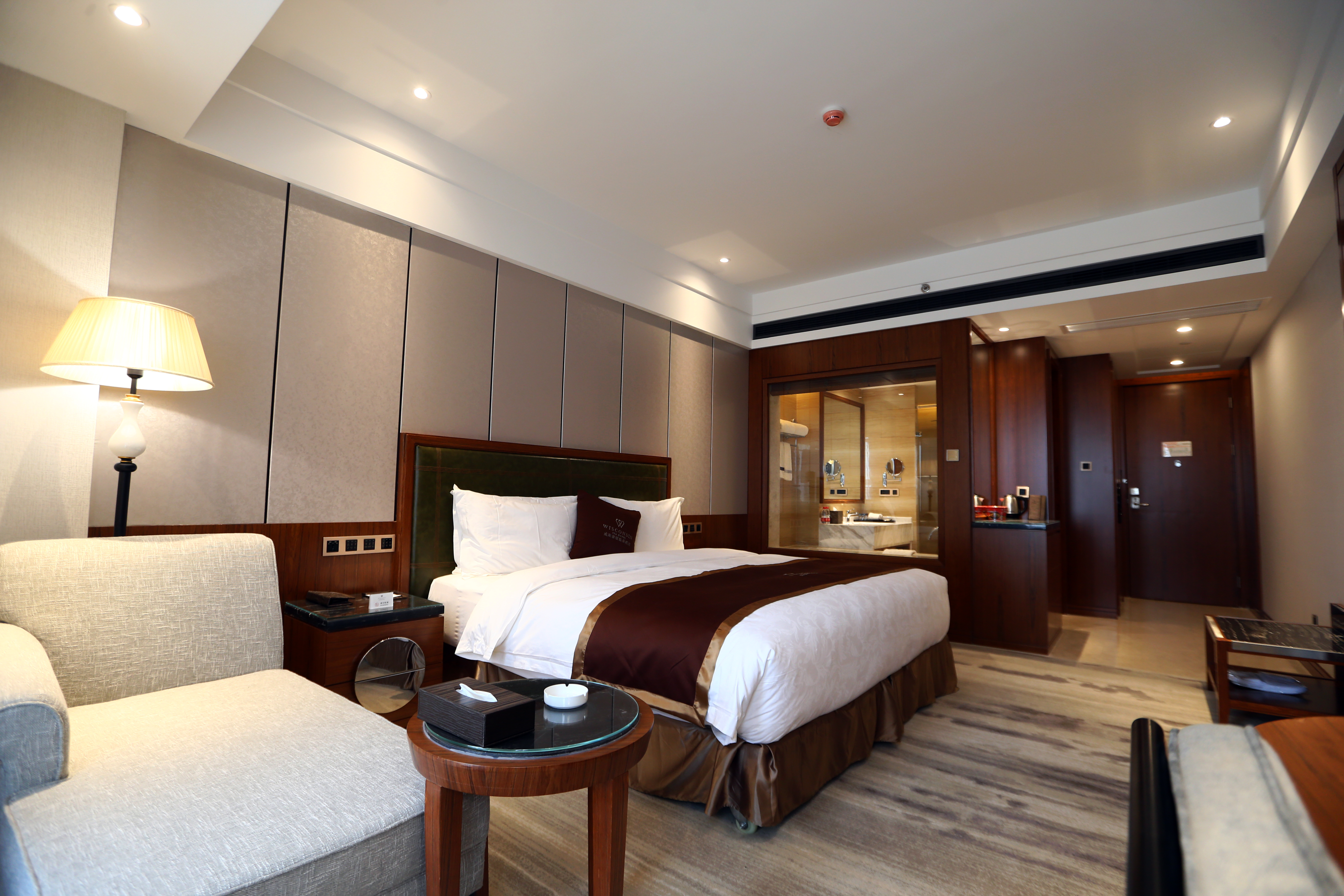 豪华大床房（超大房间+浴缸+智能马桶）