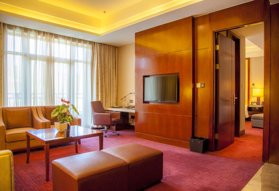 套房（独立会客区+独立办公桌+雅致主卧+深泡浴缸）