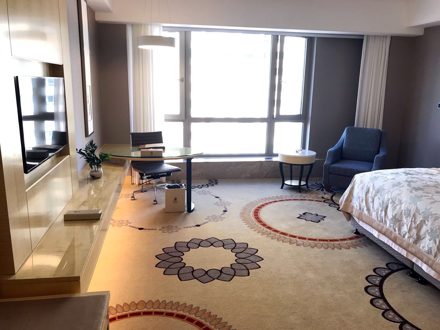 舒雅·城景大床房（休闲沙发+办公桌）