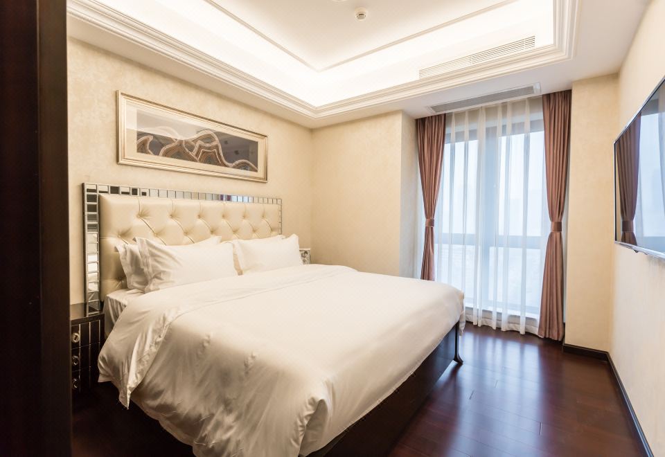 行政四人双卧套房（乳胶床垫+阳台+晾衣杆+小冰箱）