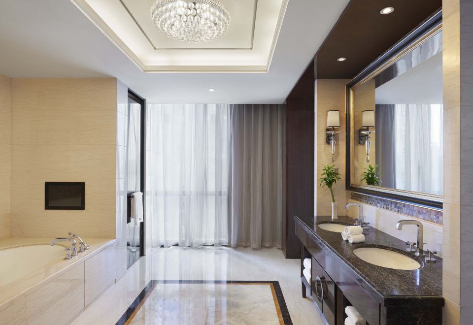 大使套房 「江影棲閣，月下天鏡碧波輕漾」