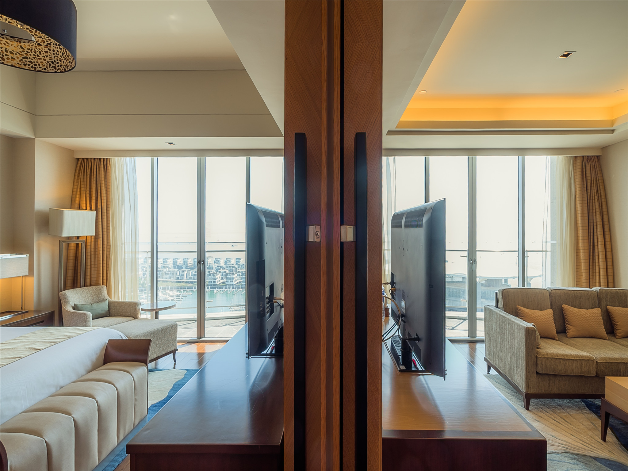 豪华行政海景贵宾套房