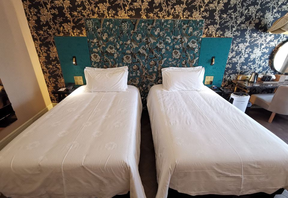 都会双床城景房（手机投屏）