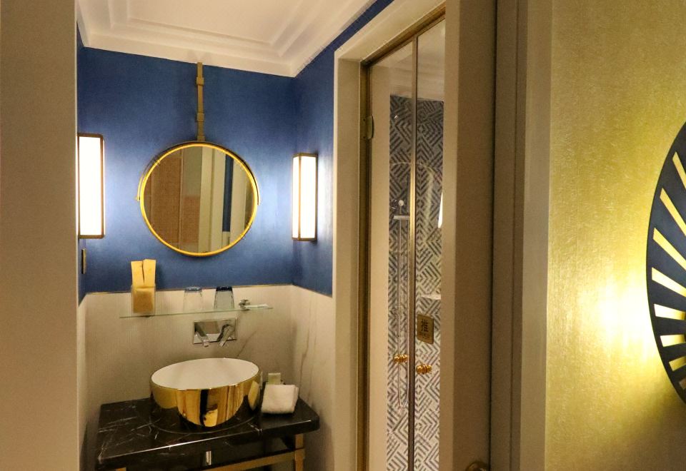 精致大床房（手机投屏）