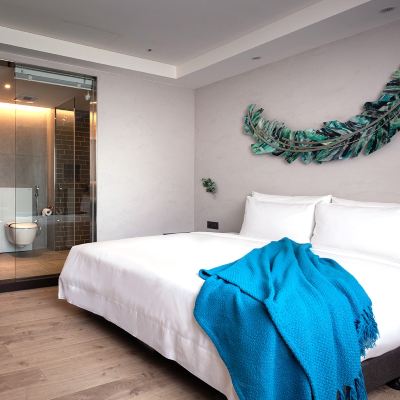 Glow Suoerior Deluxe King Room Brio Hotel Promo Code