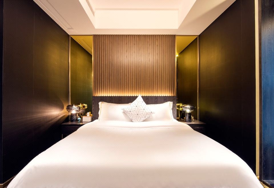 尊享雙臥套房（洗衣機+熨衣設備+咖 啡機）