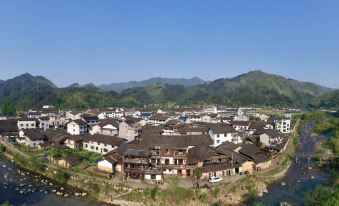 Longquan Maple Tree Pool Farmhouse