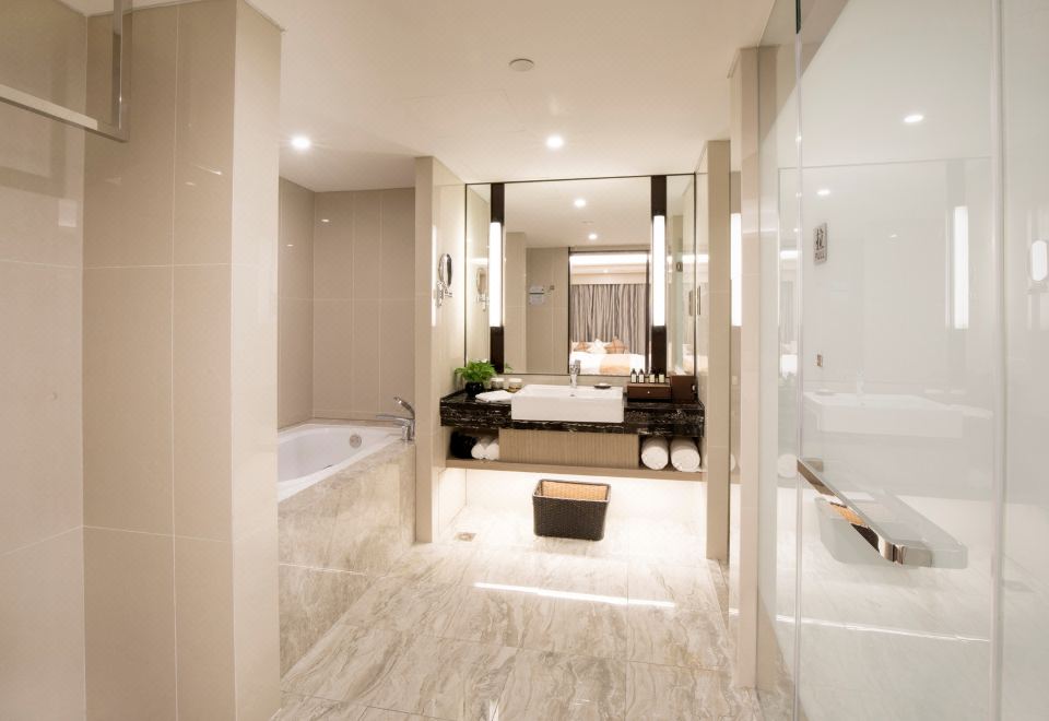 Pine City Hotel ShanghaiExecutive Suite, King