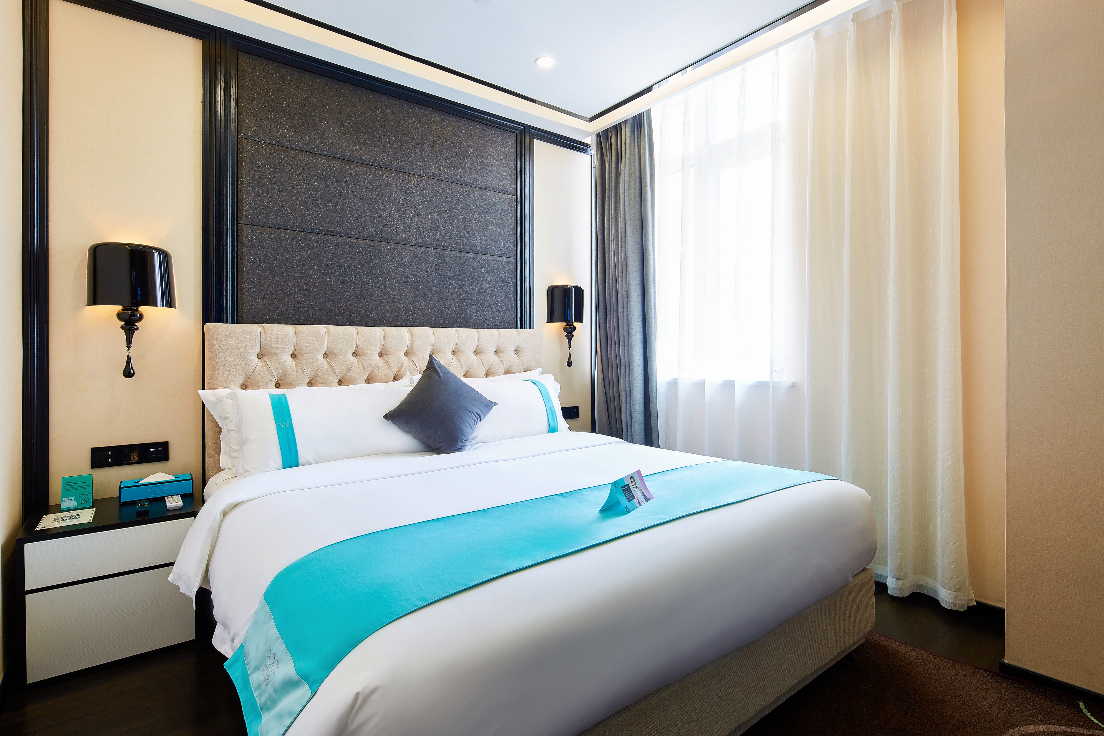 希岸高级大床房-智能客控