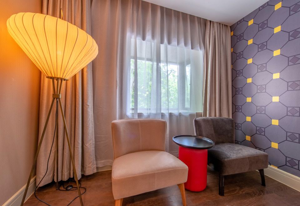 都会双床城景房（手机投屏）