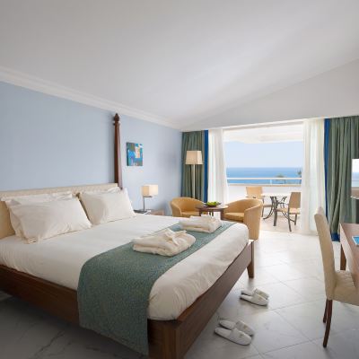 Deluxe Superior Room with Side Sea View