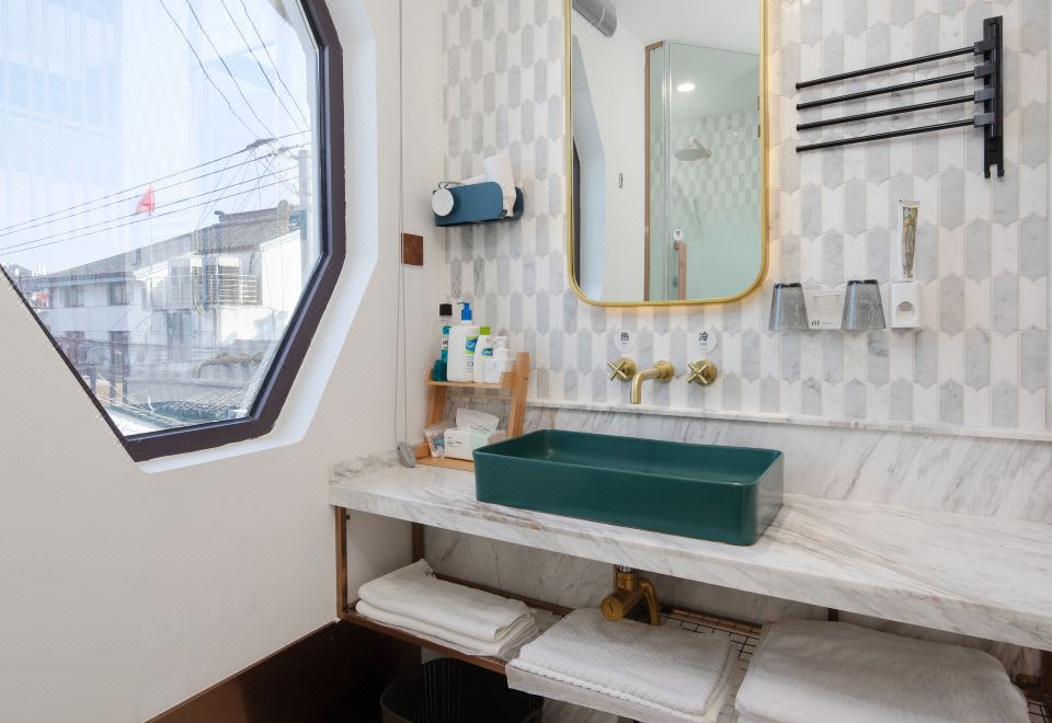 月滿軒窗·弦思大床房「巨幕投影·智能茶臺」