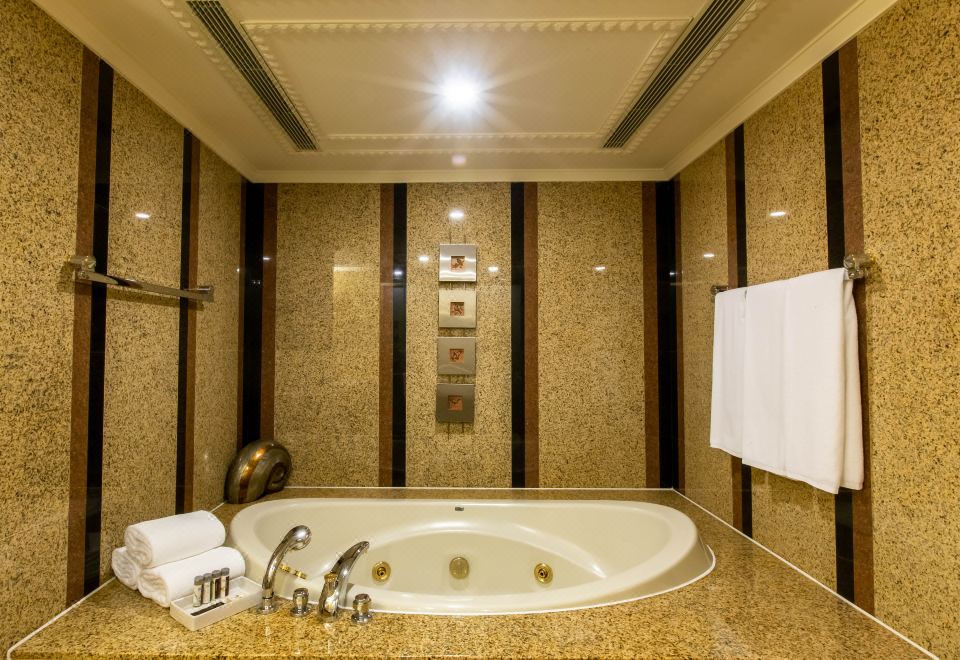 Renaissance Riverside Hotel SaigonPresidential Suite