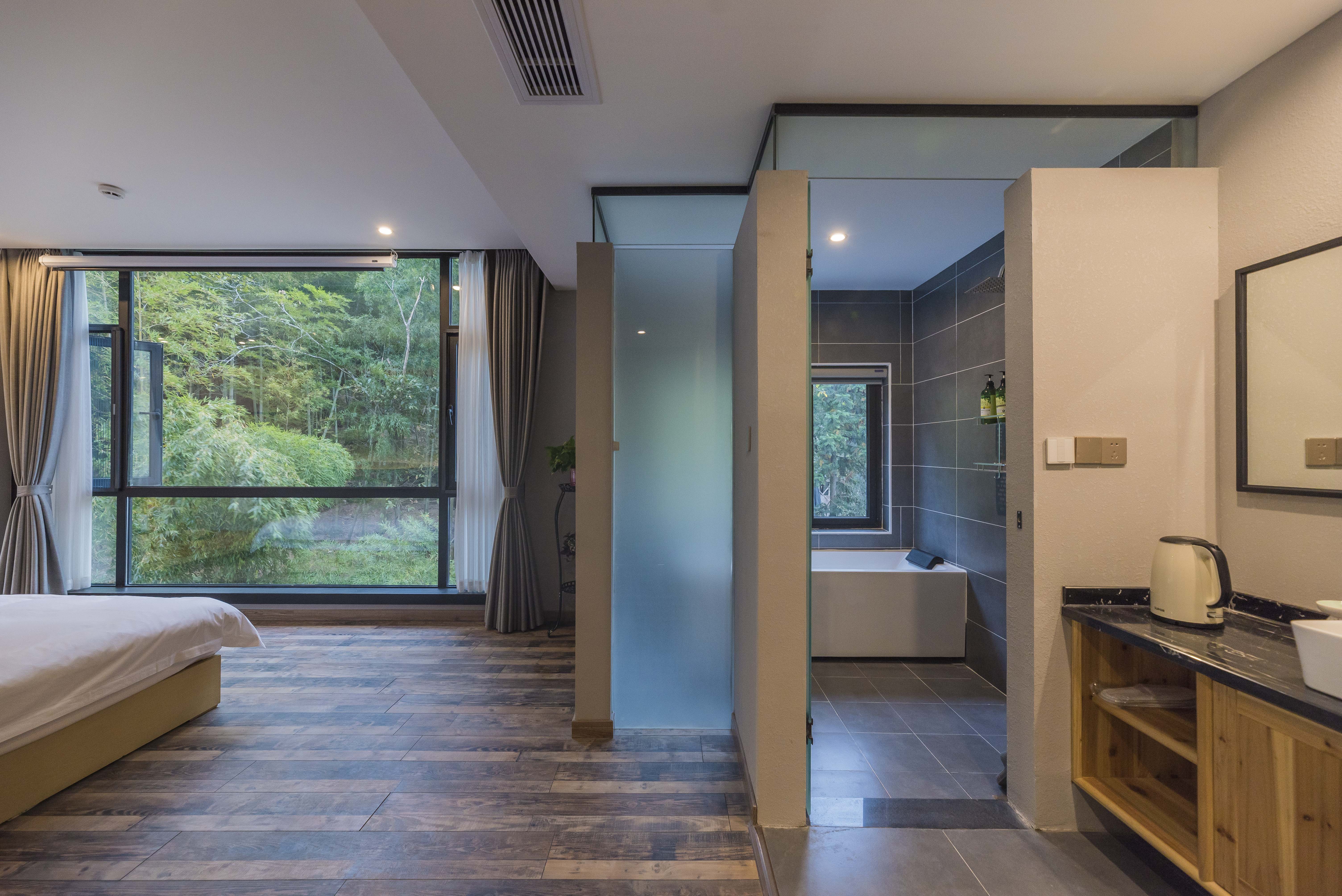 听竹·竹林山景豪华大床房（榻榻米茶台）