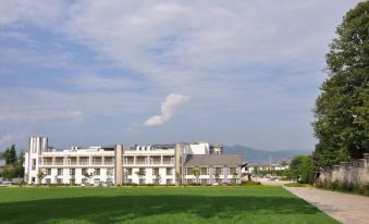 Dali Tang Zhonghefang Hotel