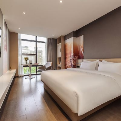 落夜·怡景大床房 何夜青年旅行飯店（西安鐘樓地鐵站店）優惠