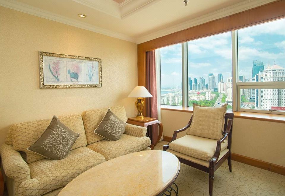 Crowne Plaza QingdaoSuite With Sea View