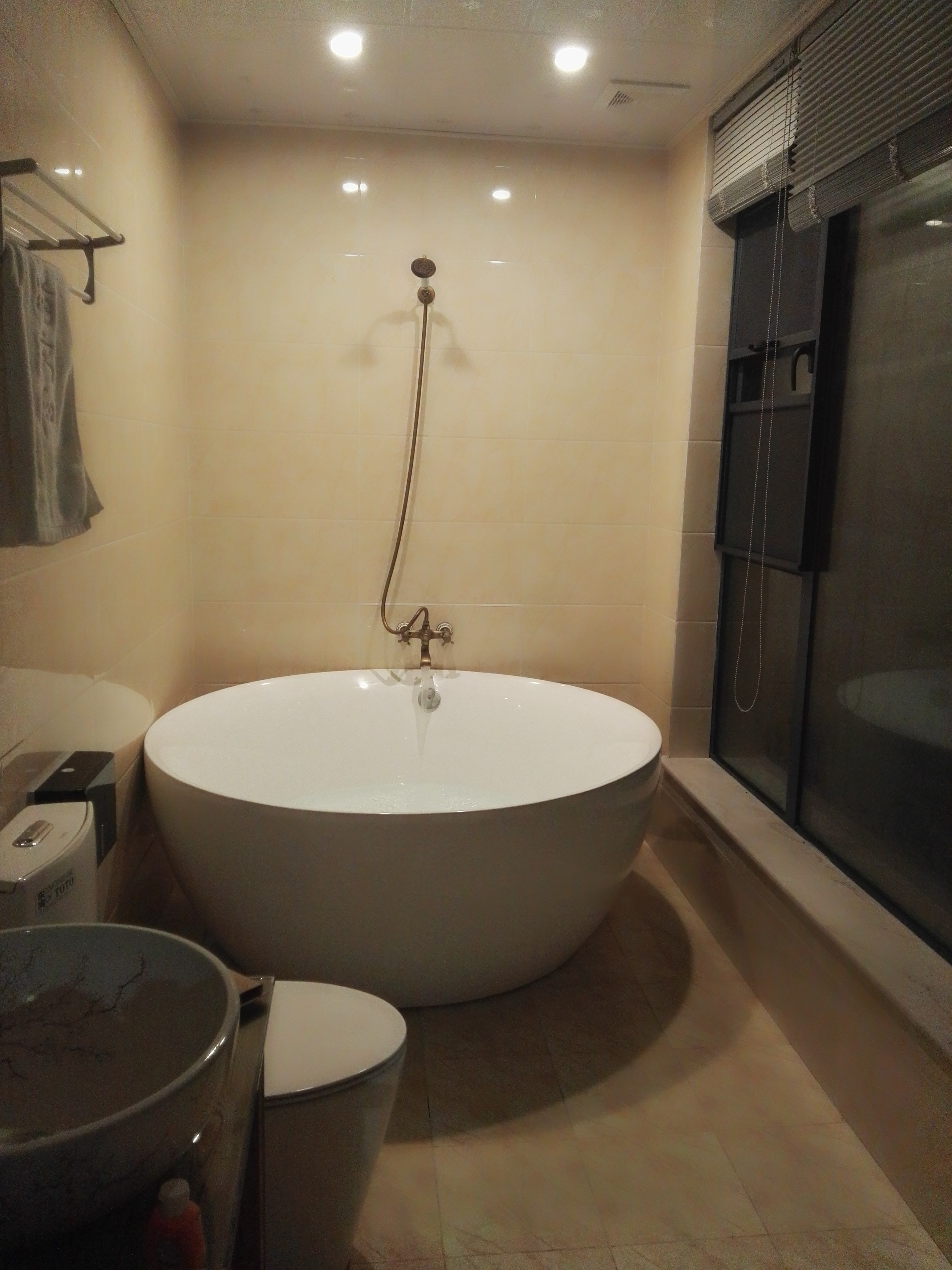 大床圓浴商務房