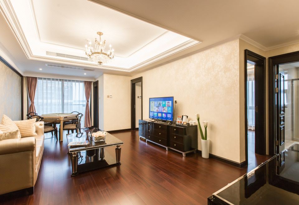 行政四人双卧套房（乳胶床垫+阳台+晾衣杆+小冰箱）