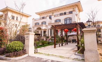 Linghai Courtyard Villa