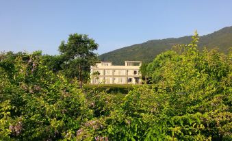 Heart Guangshan Month Bed and Breakfast